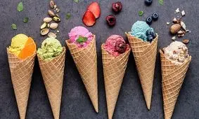 بستنی قیفی خانگی با میوه و شکلات
