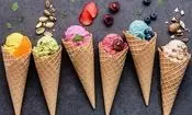 بستنی قیفی خانگی با میوه و شکلات