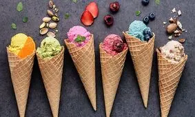 بستنی قیفی خانگی با میوه و شکلات