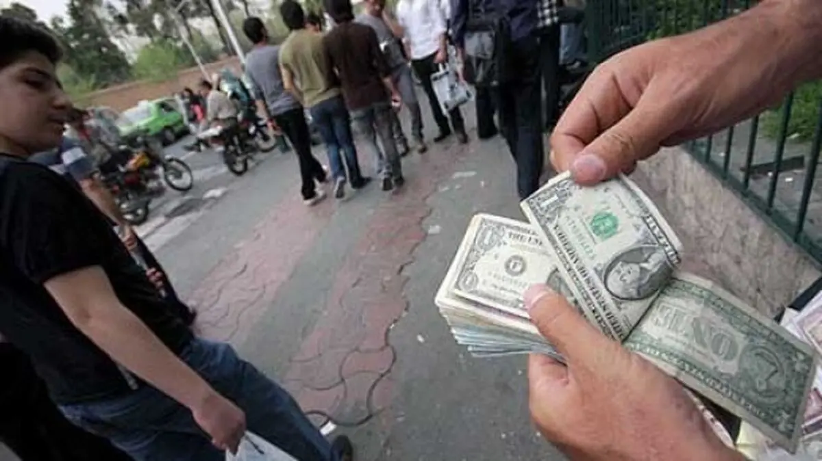 دلار در آستانه شکست مقاومت روانی ۵۰ هزار تومانی قرار گرفت