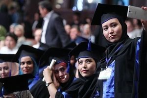 امکان تحصیل مجازی و حضوری برای زنان افغانستانی در ایران مهیاست

