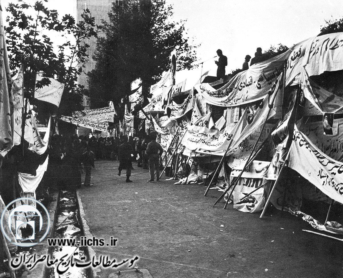 تصاویر کمتر دیده شده از تسخیر سفارت آمریکا + عکس