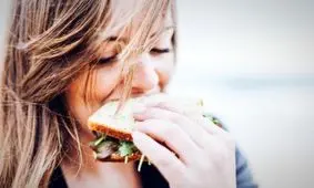 چهار دلیل بسیار مهم برای جویدن غذا