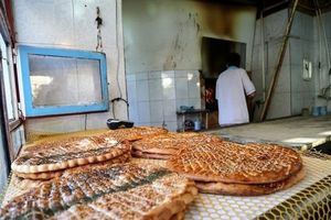 سهمیه آرد نانوایانی که در مشهد اقدام به تعطیلی نانوایی کنند کسر می‌شود