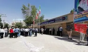 تجمع دامداران معترض به کمبود نهاده دامی در مقابل استانداری چهارمحال و بختیاری