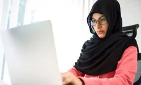 ممنوعیت استفاده از روسری در محل کار تائید شد