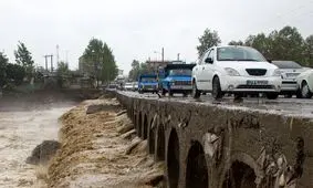 سیلابی شدن رودخانه‌ها در نور/ صاعقه جان یک نفر را گرفت