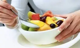 باورهای اشتباه درباره زمان میوه خوردن