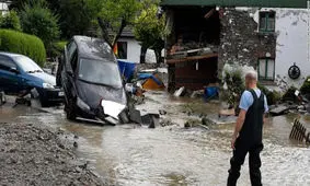 گیر افتادن ده‌‌ها خودرو در سیل آلمان/ ویدئو