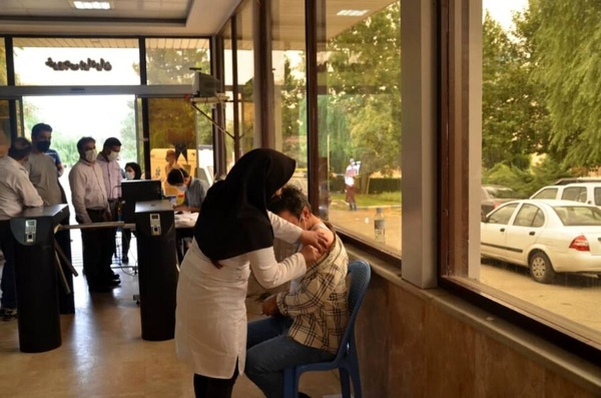 آغاز تزریق واکسن کرونا به رانندگان تاکسی در کرج