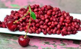 آموزش بهترین روش هسته گیری آلبالو در خانه