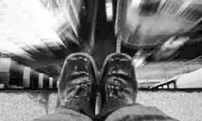 یک جوان رشتی خود را از طبقه پنجم یک ساختمان به پایین پرت کرد/ ویدئو