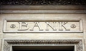 کار شوکه کننده کارمند بانک با مشتری معلول