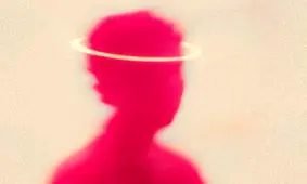 اثر هاله‌ ای چیست و چگونه بر قضاوت و تصمیم گیری‌ های شما تاثیر می‌ گذارد؟