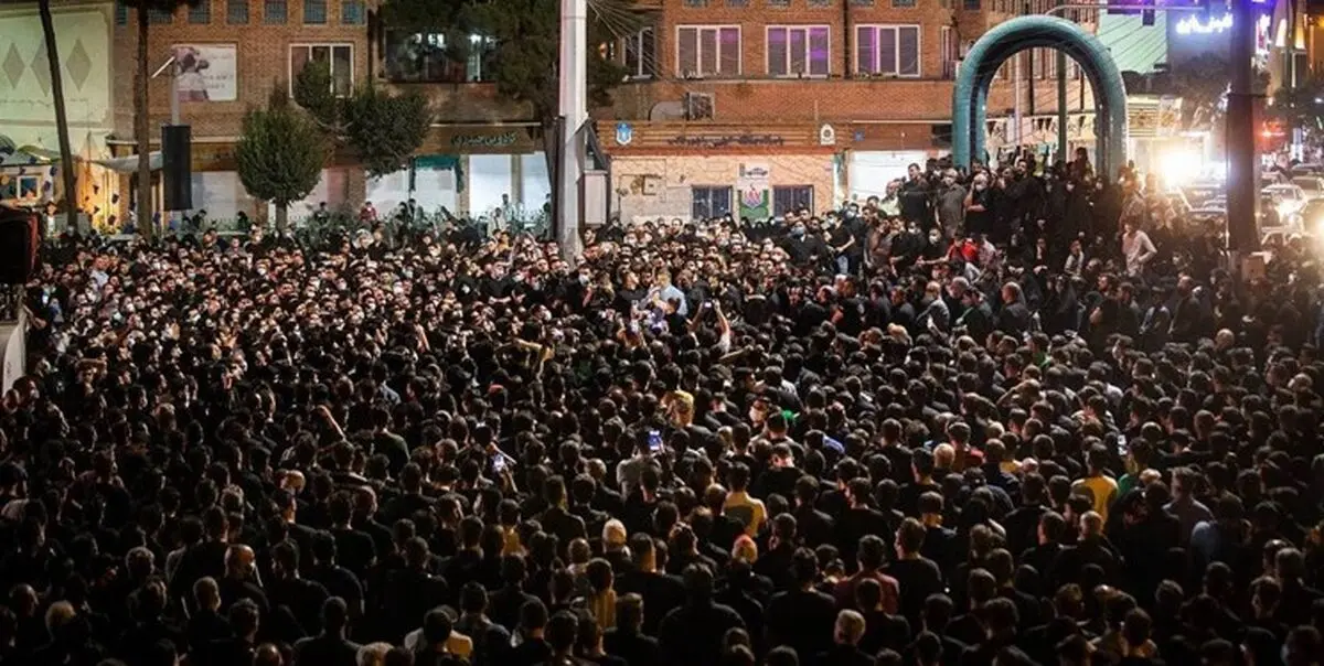 انتقاد سردبیر خبرگزاری فارس از تجمع عزادارای برخی مداحان مشهور