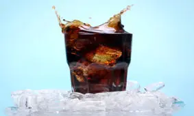 با بلایی که نوشابه سر کبد می آورد آشنا شوید