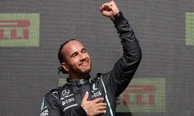 حملات نژادپرستی علیه لوئیز همیلتون و حمایت مرسدس بنز و فرمول یک از راننده بریتانیایی