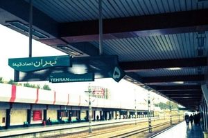 دلیل ازدحام و اعتراض مردم در مترو صادقیه/ مترو تهران برنامه زمانی قطارها را اصلاح کرد
