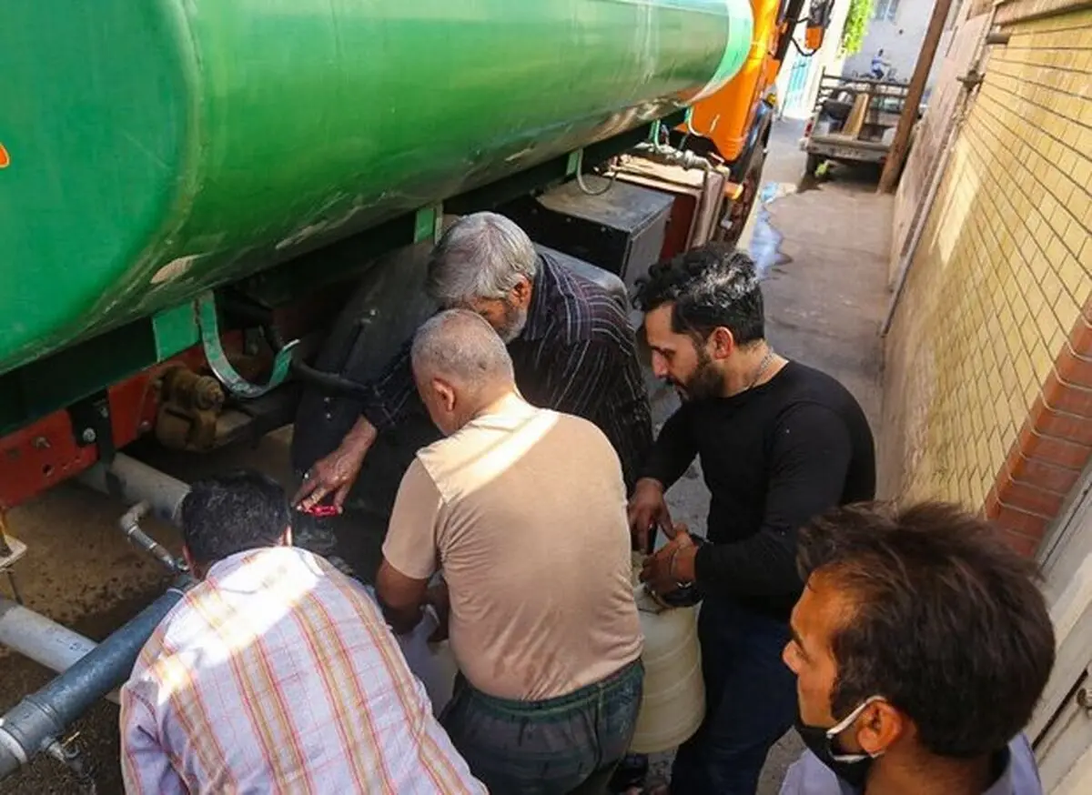 اعزام دو دستگاه تریلر آبرسان از کرج به سوسنگرد