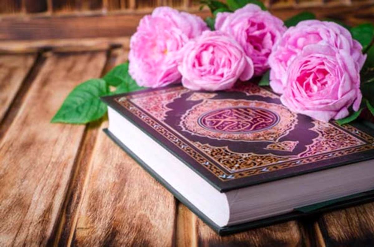 تلاوت آیات قرآن در خانه سبب تربیت قرآنی فرزندان می‌ شود