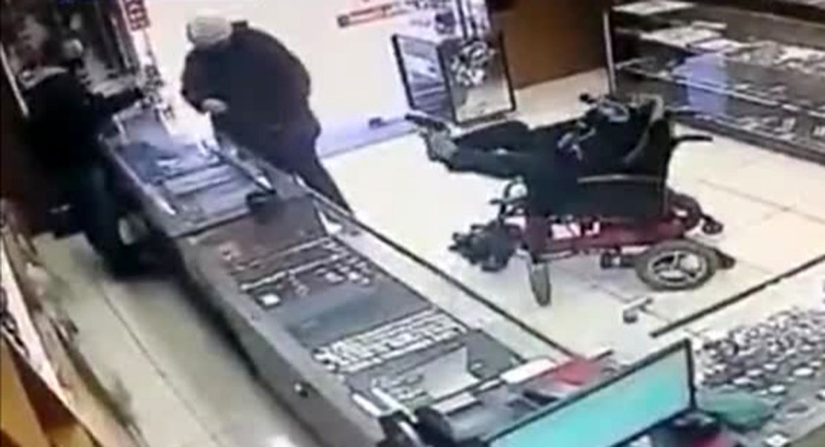 سرقت مسلحانه یک معلول از فروشگاه در برزیل/ ویدئو