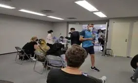 استقبال ژاپنی ها از خبرنگاران در اتاقی بدون تهویه مناسب!