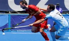 حمله با چوب هاکی به حریف!/ عکس