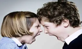 با فرزندانی که با هم دعوا می‌ کنند و یکدیگر را کتک می‌ زنند چه کنیم؟