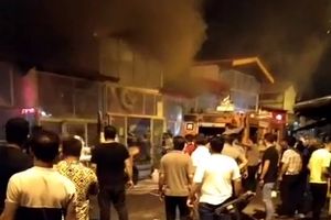 مهار آتش سازی یک مغازه در بازار ساحلی آستارا