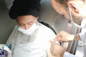 تزریق واکسن ایرانی به آیت‌الله علوی گرگانی