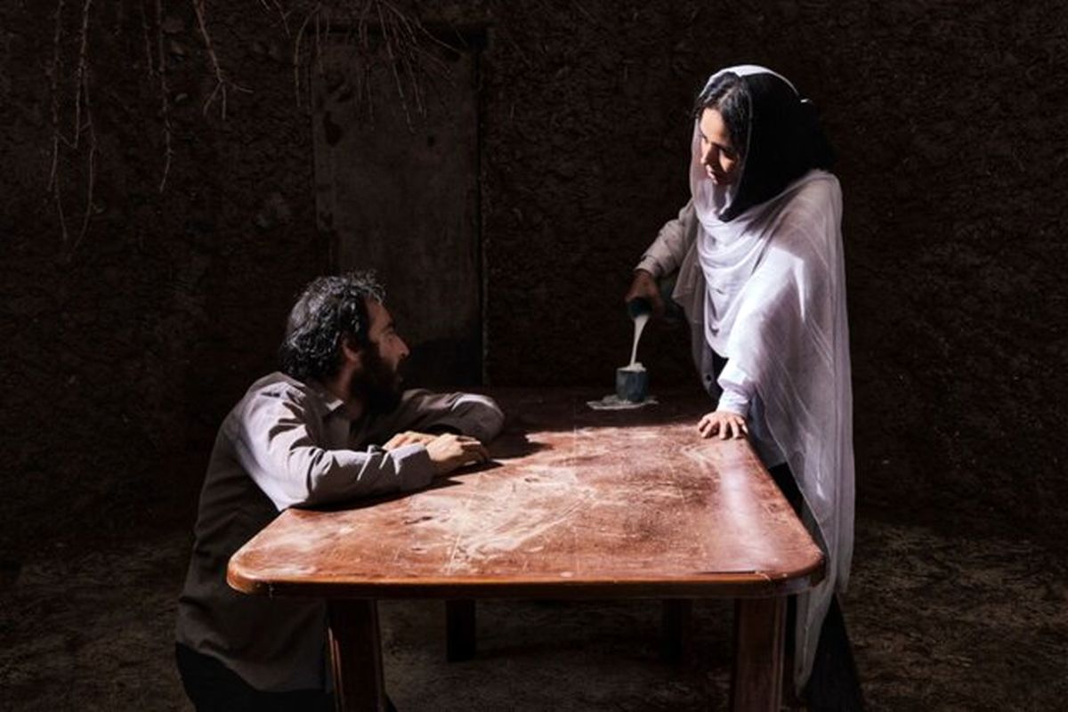 کرمی که مغز آدمی را گاز میزند