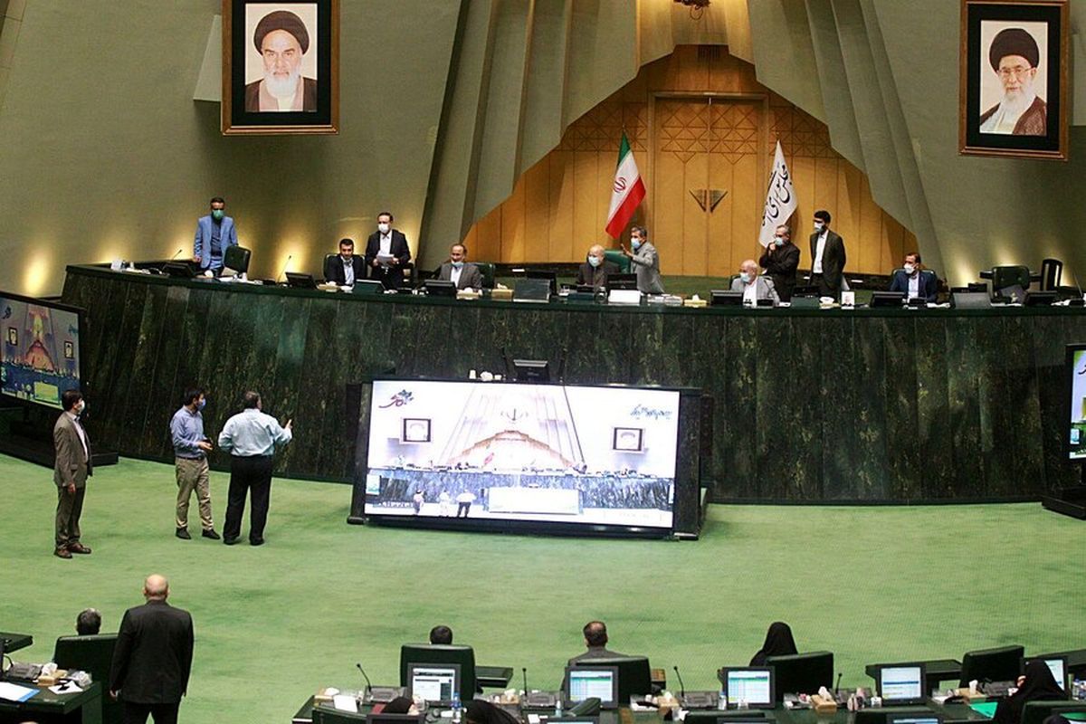 مدیران دولت احمدی نژاد حامیان طرح جنجالی اینترنت در مجلس/ ۱۵ نماینده موافق فیلترینگ چه مدرکی دارند؟