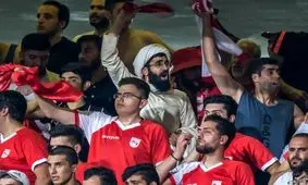 تصویری از یک روحانی تراکتوری در ورزشگاه آزادی