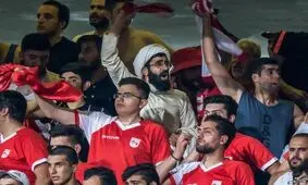 تصویری از یک روحانی تراکتوری در ورزشگاه آزادی