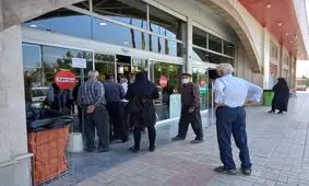 برای خرید مرغ در نصف جهان باید از قبل ثبت‌ نام کرد/ ازدحام شهروندان به خاطر 6 هزار تومان اختلاف قیمت