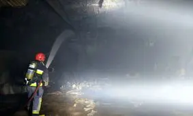 پنج آتش‌نشان در آتش‌ سوزی یک واحد تولیدی در اهر مصدوم شدند