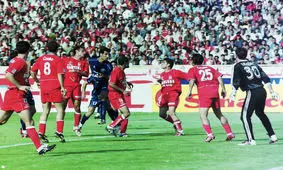 دو عکس تاریخی از جنجالی‌ترین بازیکن پرسپولیس/ عکس