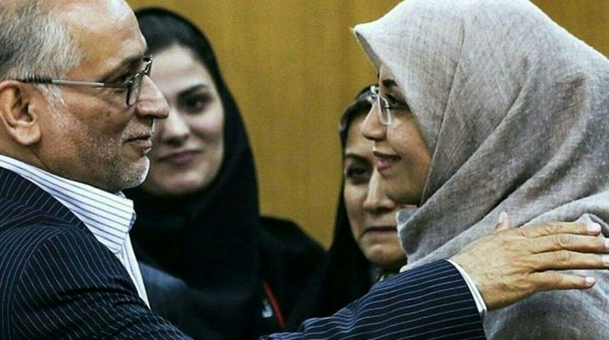 شائبه دست مرعشی روی شانه نماینده زن شورا