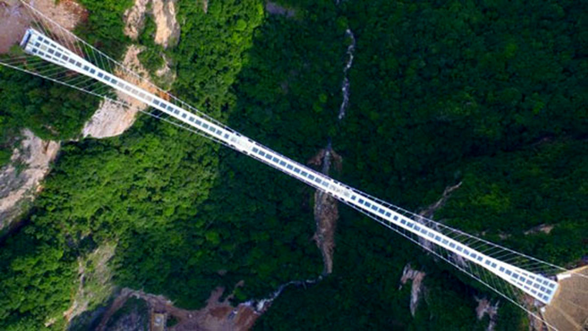 وحشتناک ترین پل معلق جهان!/ ویدئو