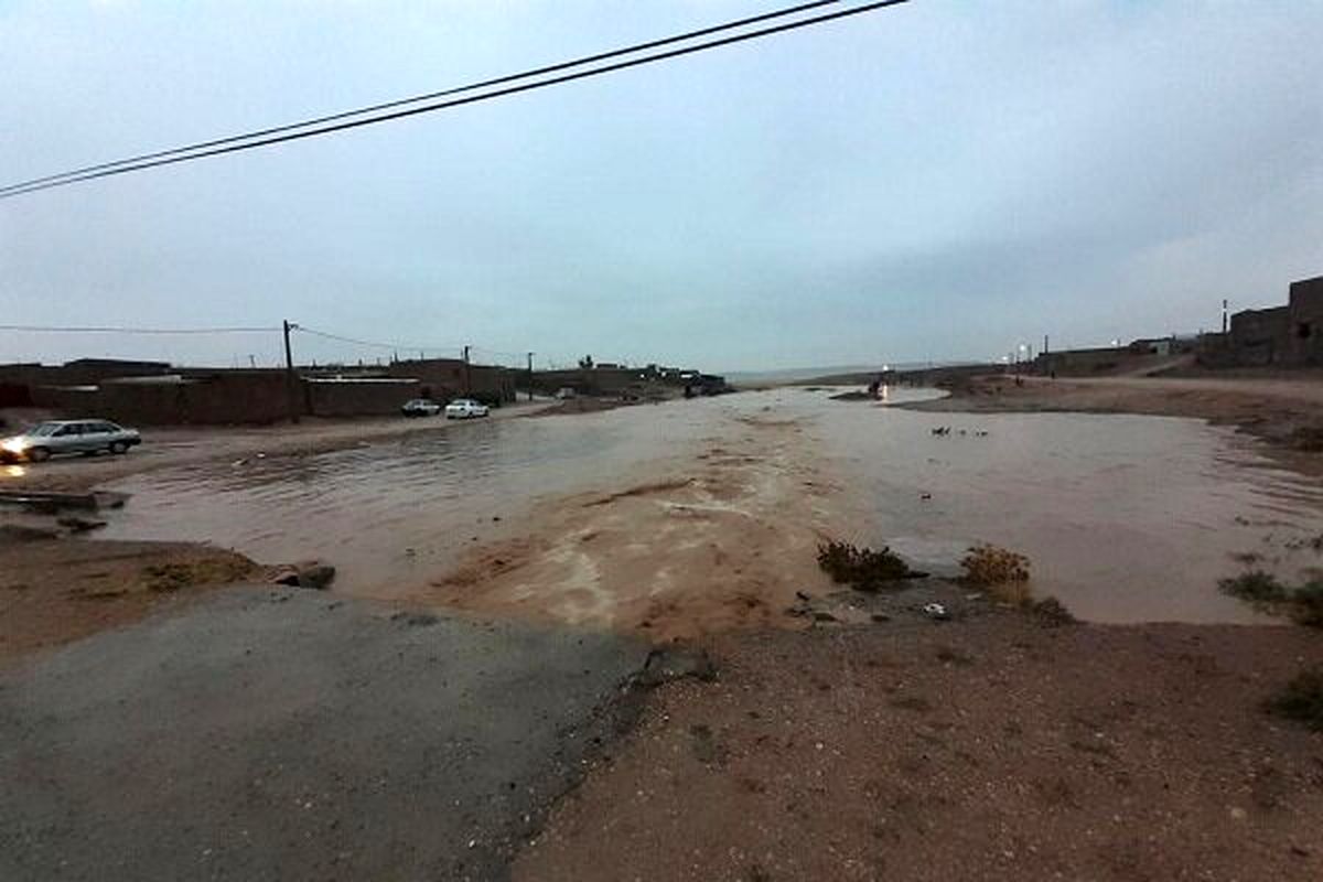 سیلاب راه ارتباطی روستاهای قصرقند سیستان و بلوچستان را مسدود کرد