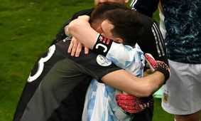 گریه‌های مسی بعد از صعود به فینال کوپا آمریکا/عکس