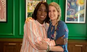 آشنایی ۲ همکار در دستشویی باعث نجات جان همسرانشان شد!