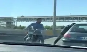 زورگیری وسط اتوبان کرج به قزوین نرسیده به مهرشهر کرج با اسلحه و قمه/ دستگیری زورگیران/ ویدئو