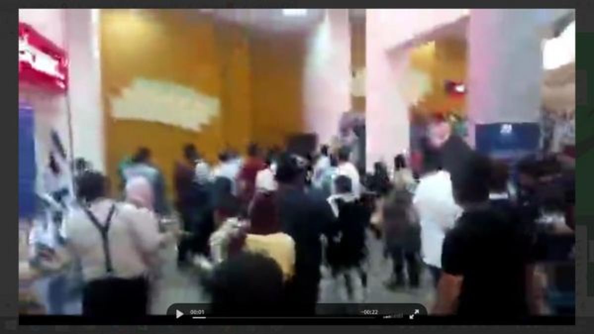 هجوم «لشکر سلفی بگیران» به لابی تالار وزارت کشور برای گرفتن سلفی