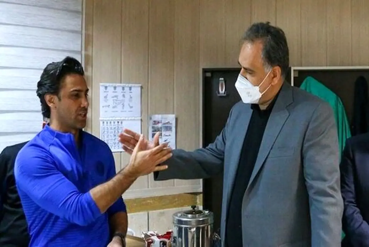 مددی با فرهاد دیدار کرد و شعار "حیاکن، رهاکن" شنید