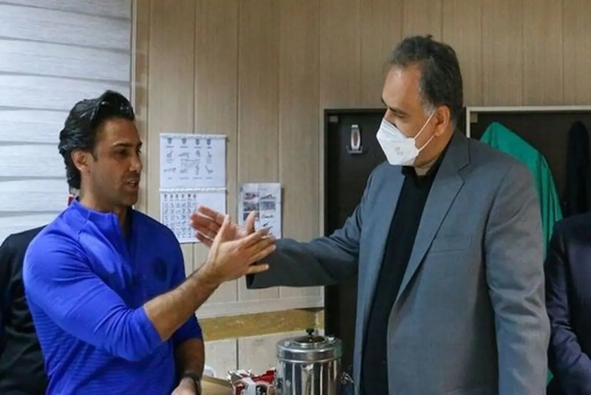 مددی با فرهاد دیدار کرد و شعار "حیاکن، رهاکن" شنید