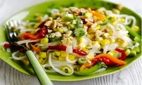 طرز تهیه سالاد فلفل و نودل یک پیش غذای خوشمزه