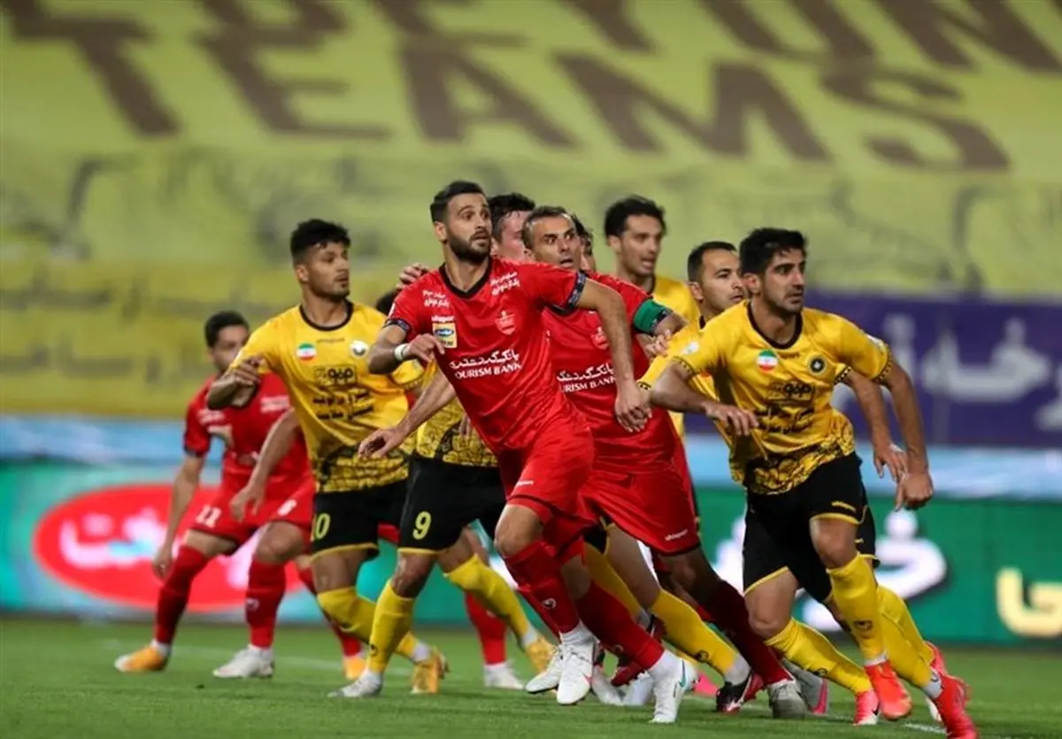 پرسپولیس و سپاهان همچنان در کورس قهرمانی/ رقابت فولاد و تراکتور برای رتبه چهارم