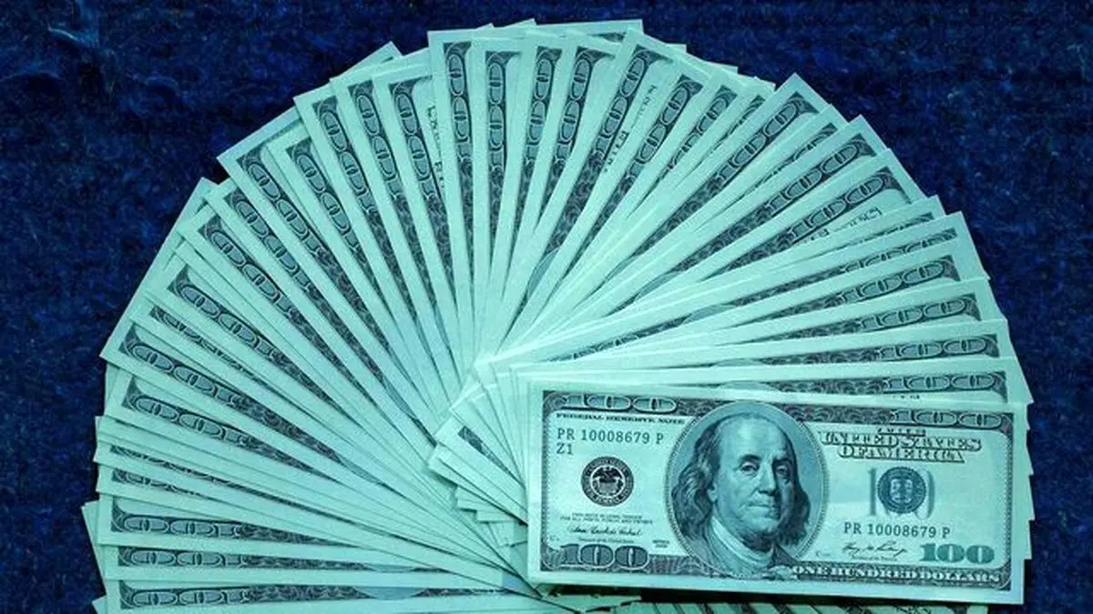 افت خفیف دلار