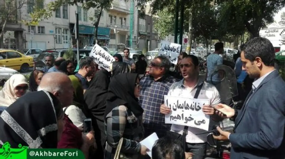 تجمع مالکان مسکن مهر در خیابان پاستور